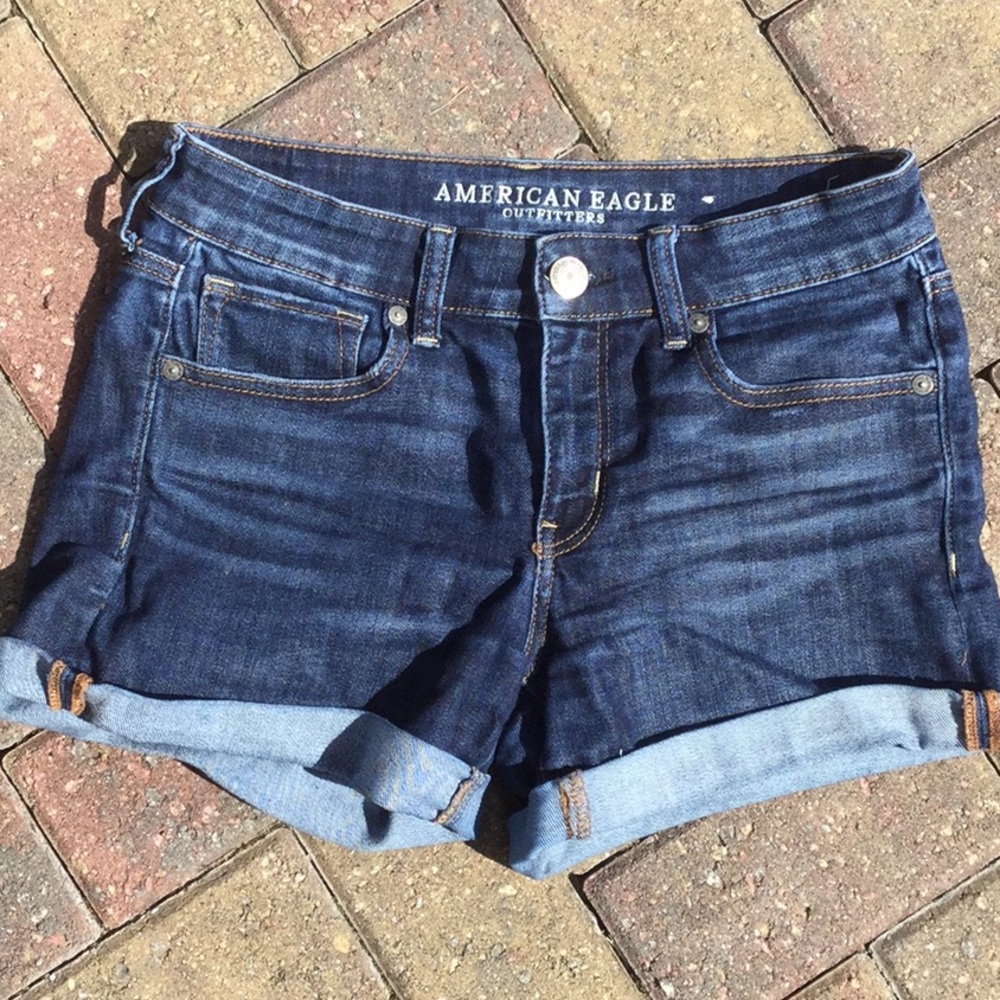 American Eagle Shorts Size 8 Midi Blue Jean Short